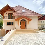 Casa Carmen Sinaia